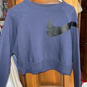 Nike cropped crew neck with black logo across shoulder